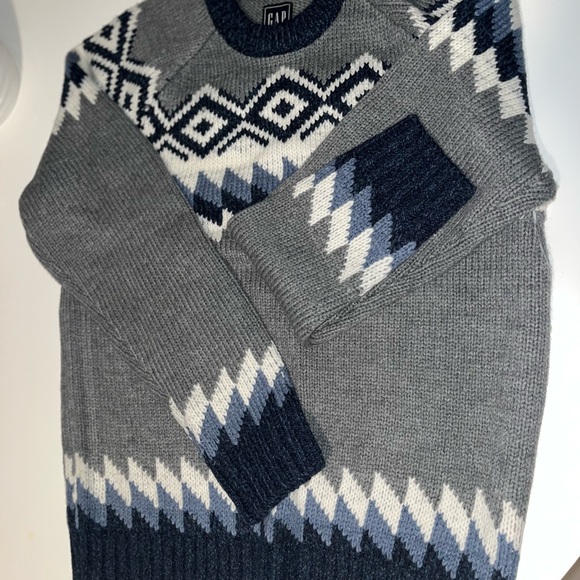 Warm Holiday Wool Blend Sweater.  Good through the winter!! - Picture 7 of 8